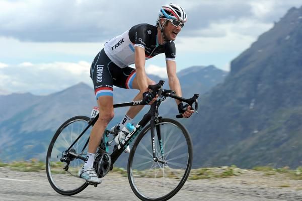 Frank Schleck suffers on the stage to Alpe d'Huez