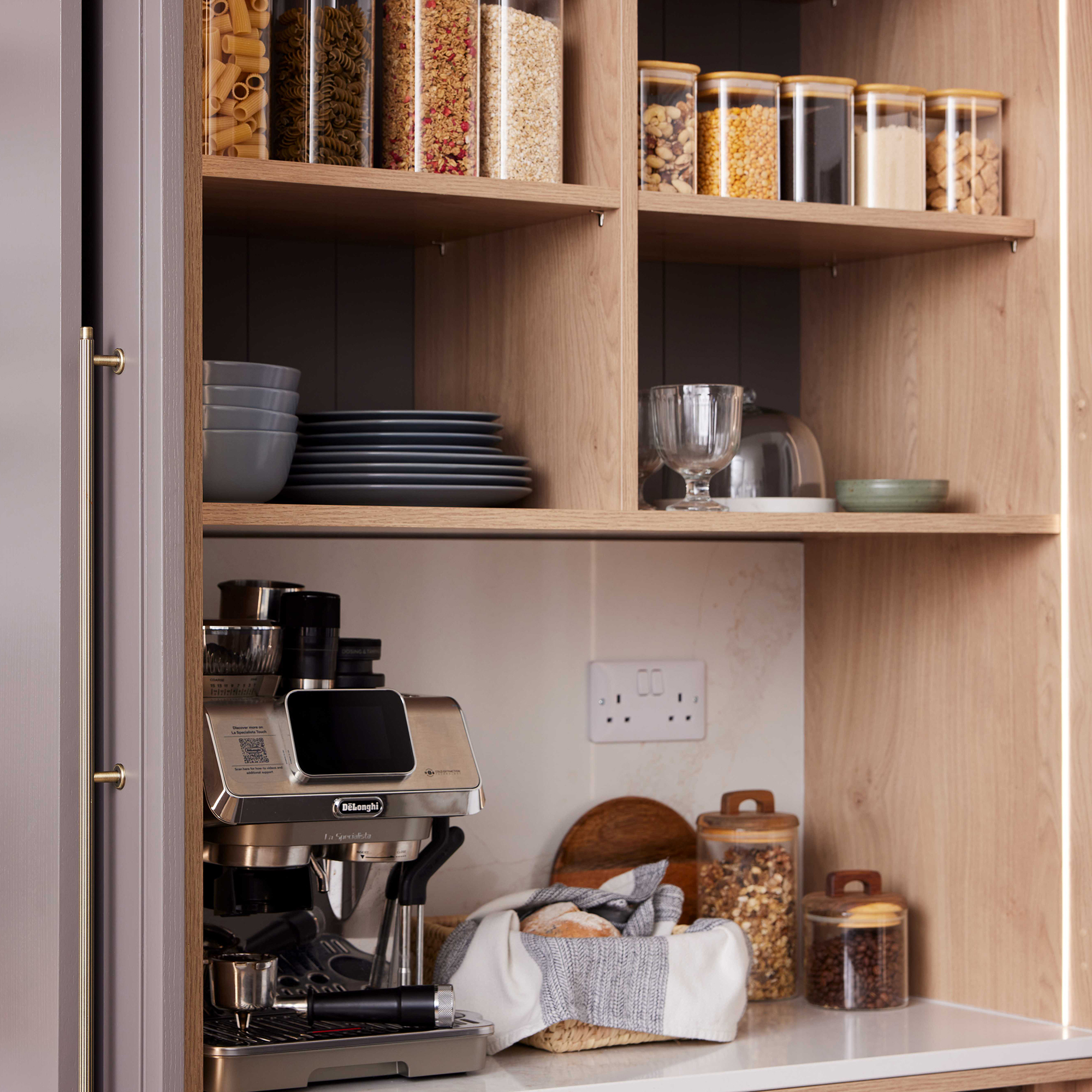 Oti Mabuse howdens kitchen