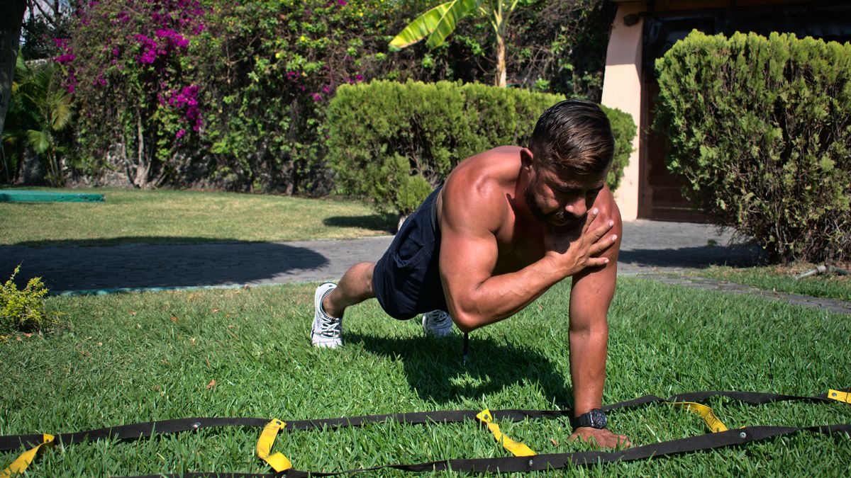 How To Do Shoulder Tap Push-Up