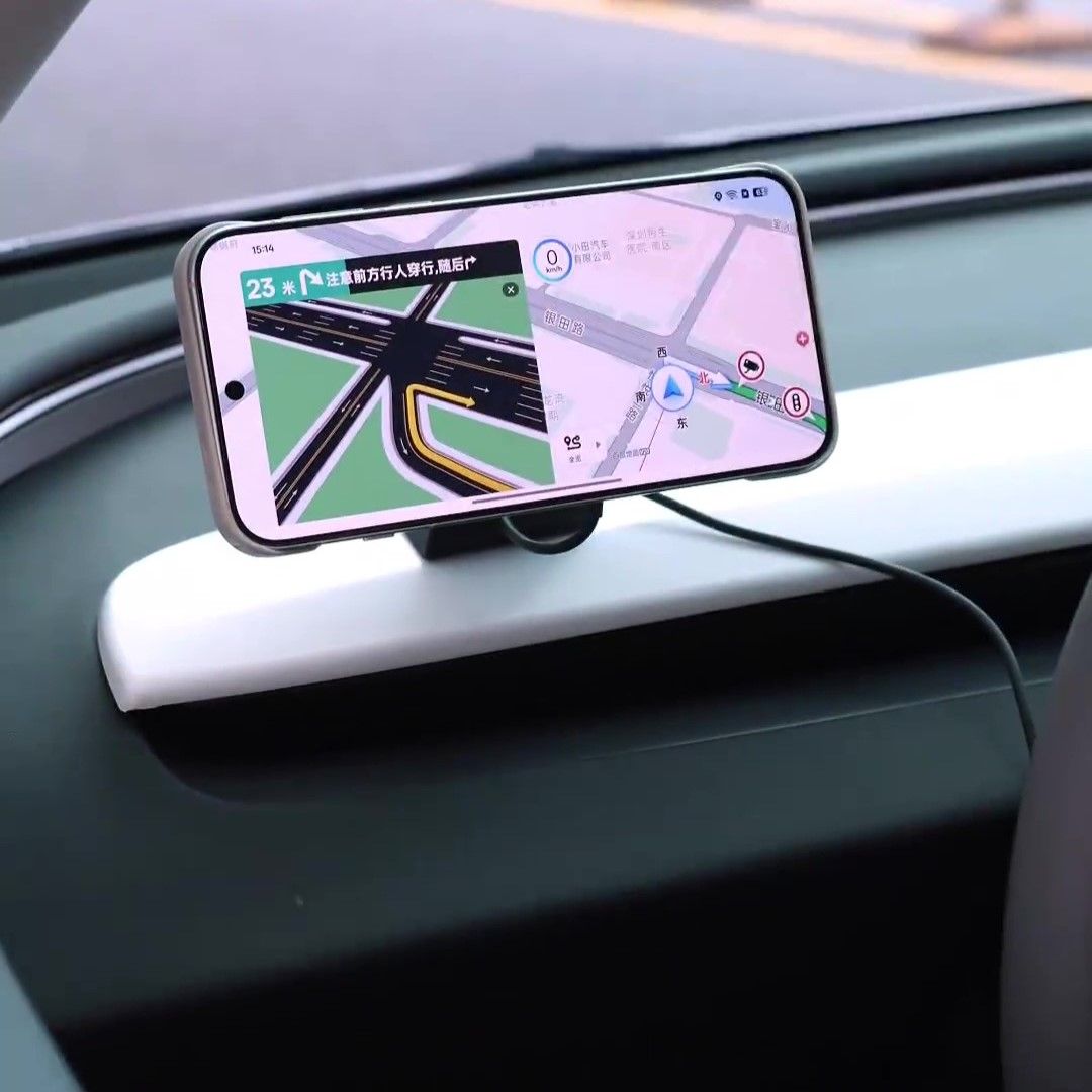 Magnetic charging on the OPPO Find X8