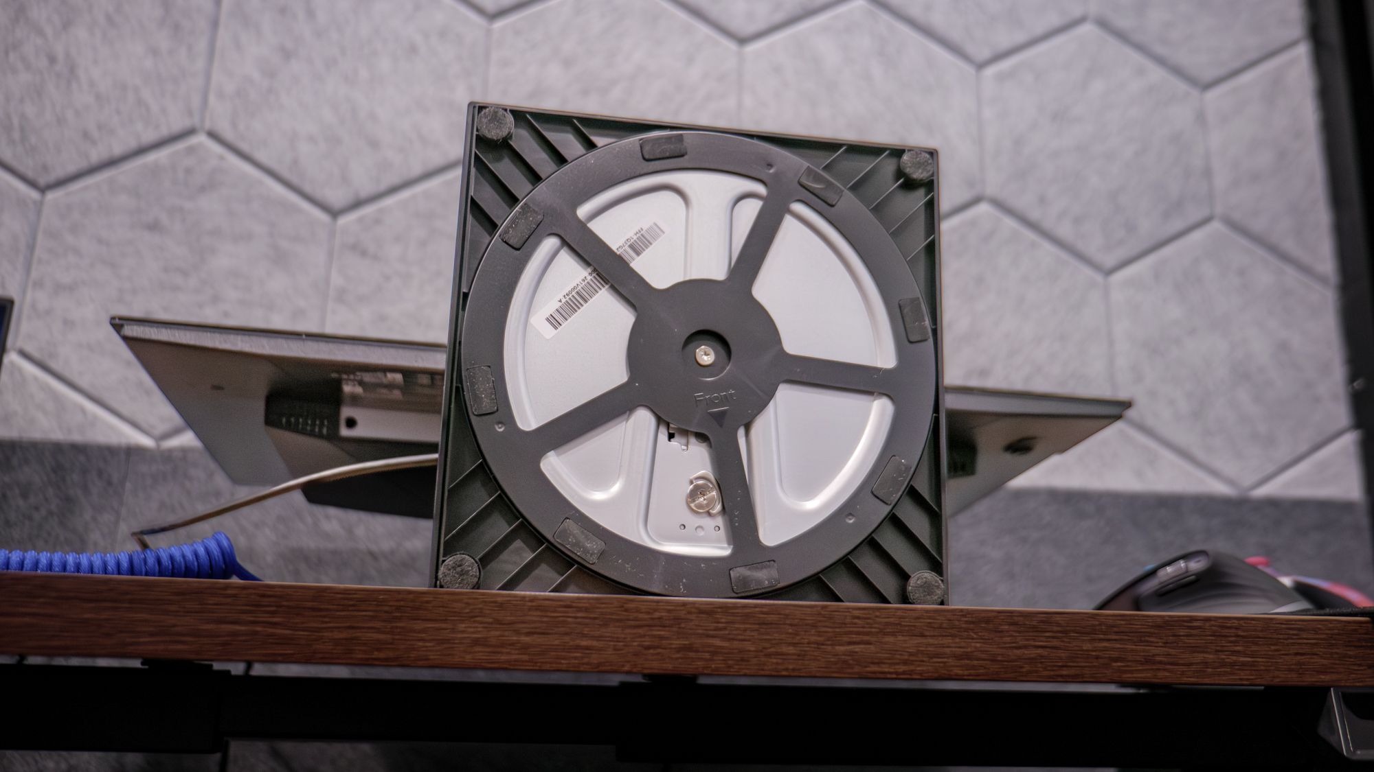 پایه دایره ای Alienware AW2726DM.