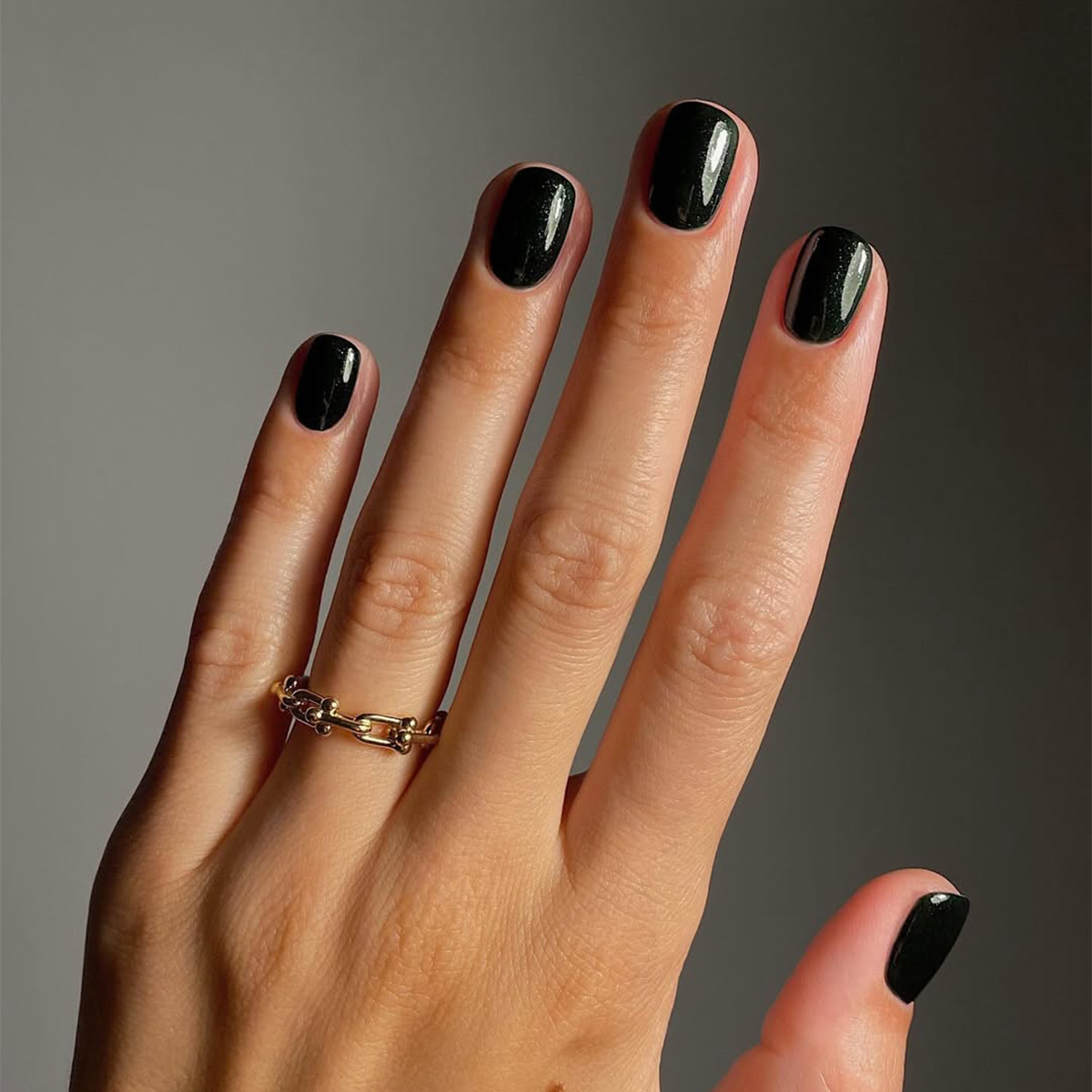 A dark green manicure by Mate Janova