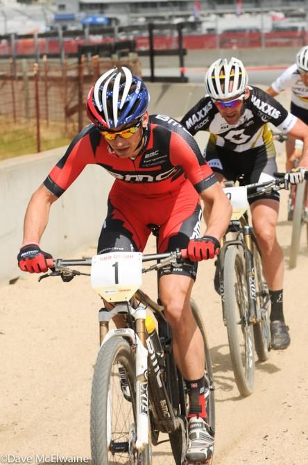 Stephen Ettinger (BMC Mountain Bike) leading Geoff Kabush