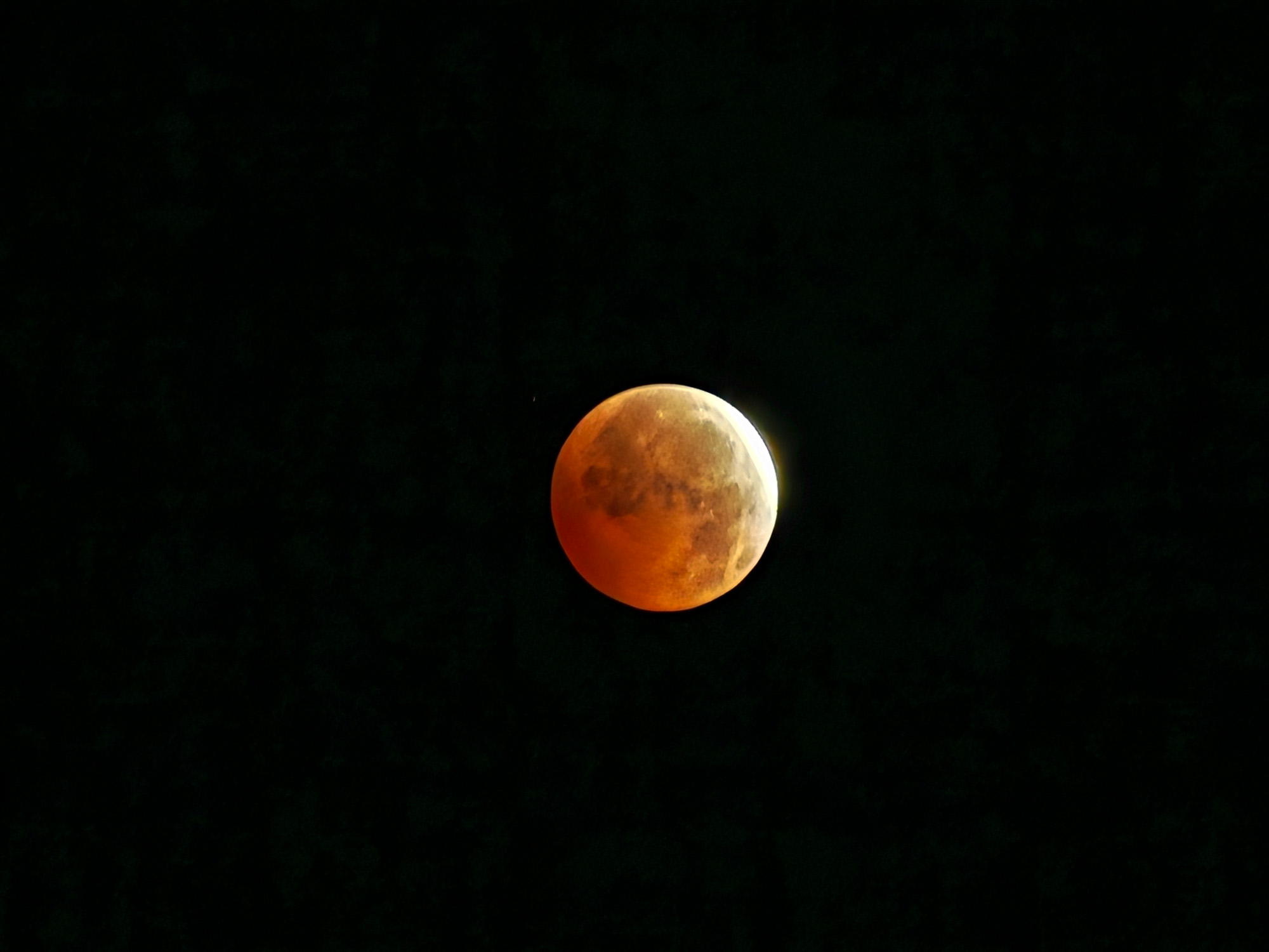 Primer plano de la luna durante el eclipse lunar de 2026