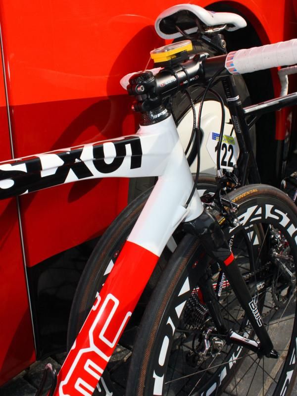 The front end of Michael Sch&auml;r's bike is clearly all aluminum as revealed by the visible weld beads. The tubing perhaps is borrowed from BMC's mountain bike range but none of the current models share the top tube's pronounced bulge at the head tube.