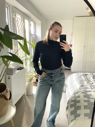 Florrie wears the Reformation Val jeans