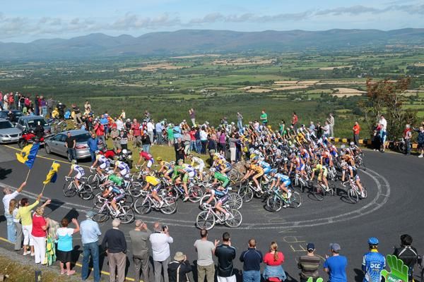 Clear skies and sunshine made for some stunning scenery as the peloton made its way up The Vee.