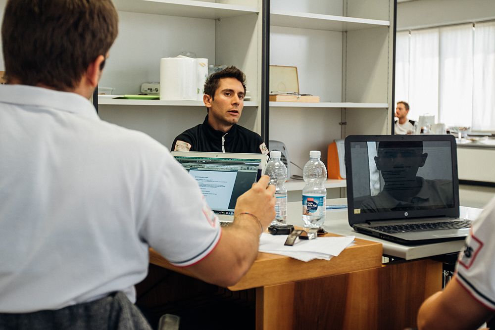 Diego Ulissi in a meeting with team staff