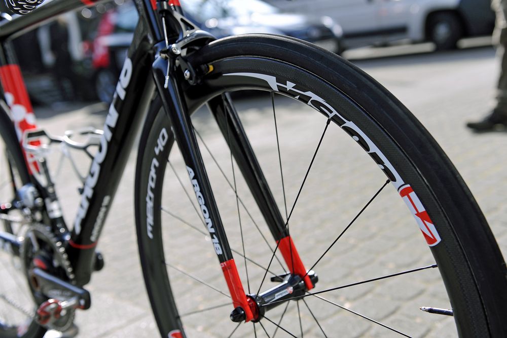 The team is running Vison Metron 40 wheels with Vittoria Pave tyres