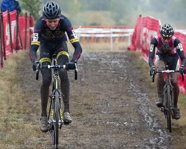 Ryan Trebon (LTS-Felt) and Jeremy Powers (Rapah-Focus) at the head of the race.