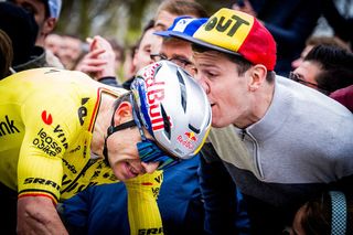'I misjudged this situation for a moment' &ndash; Fan apologises for close encounter of the nasal kind with Wout Van Aert at In Flanders Fields