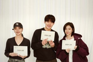 Actors Kim Go-eun, Kim Gun-woo, and Park Ji-hyun hold up scripts for 'Two Women.'