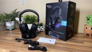 Roccat Syn Max Air wireless headset box unboxed