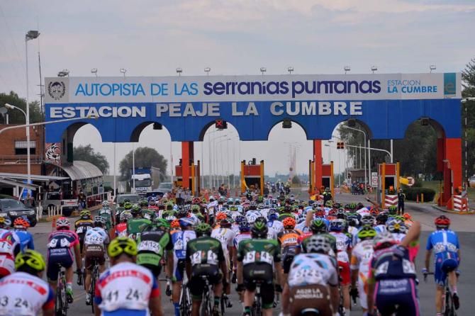 The peloton reaches a pay toll but did not stop