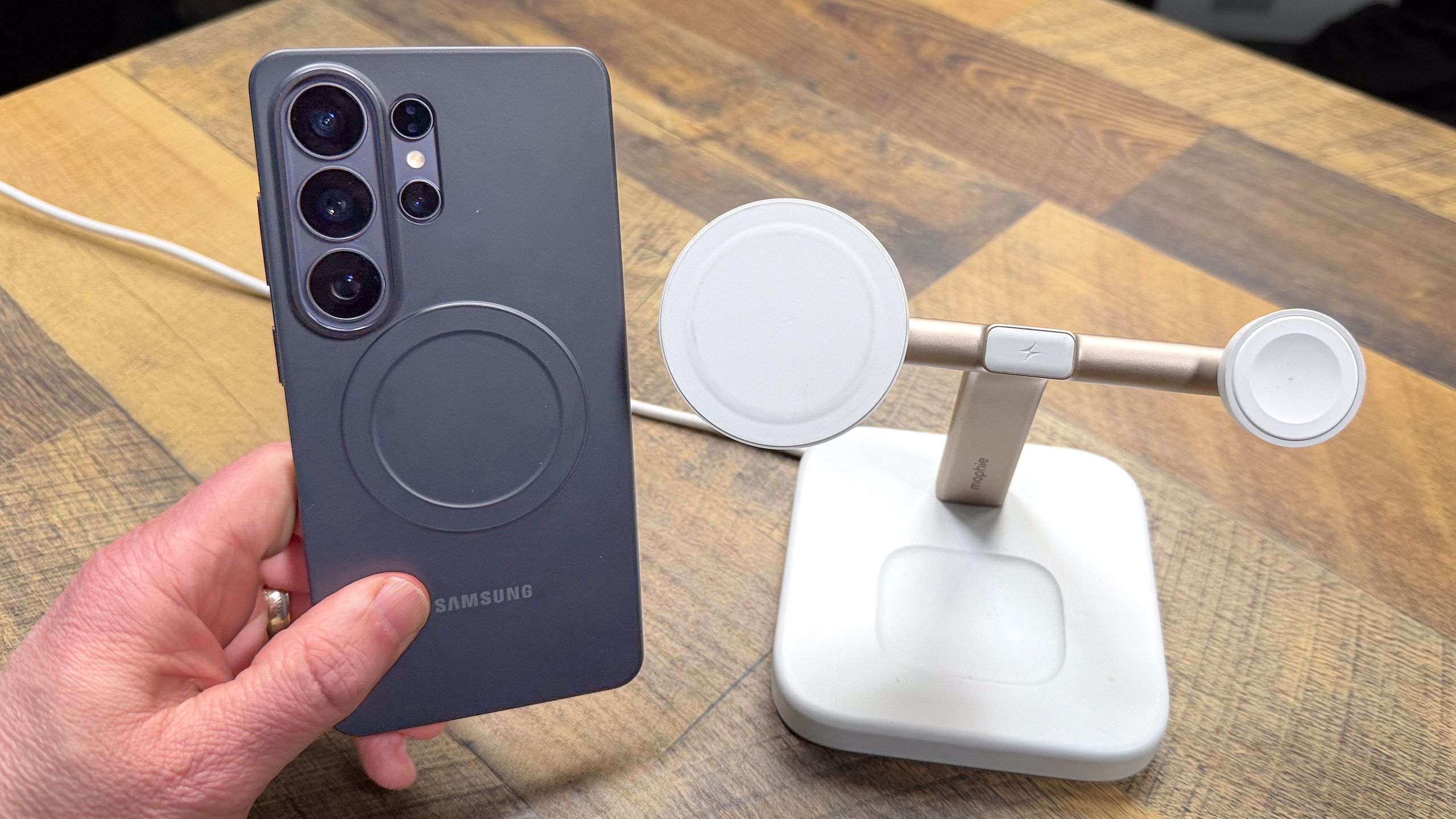 من تلفنها را برای گذران زندگی آزمایش میکنم، و اینها ۲۴ لوازم جانبی MagSafe هستند که برای Samsung Galaxy S26 Ultra میخرم. من تلفنها را برای گذران زندگی آزمایش میکنم، و اینها ۲۴ لوازم جانبی MagSafe هستند که برای Samsung Galaxy S26 Ultra میخرم.