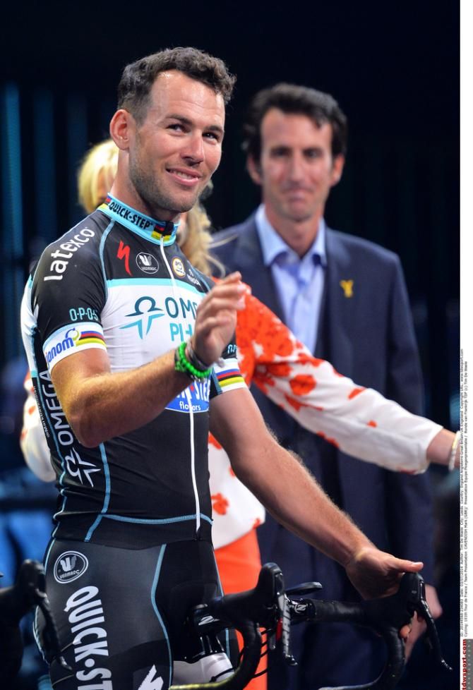 Mark Cavendish giving a wave to fans