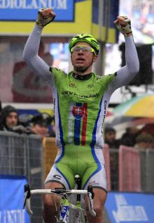 Peter Sagan (Cannondale Pro Cycling) salutes as he crosses the line