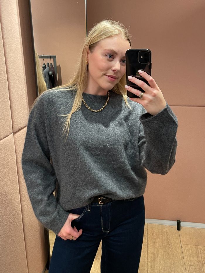 Woman wears brushed cashmere jumper and blue jeans