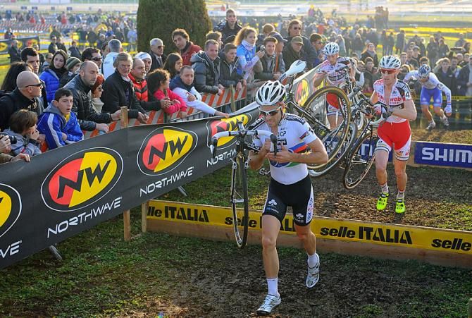 World champion Niels Albert (BKCP-Powerplus) at the head of the four-man lead group.
