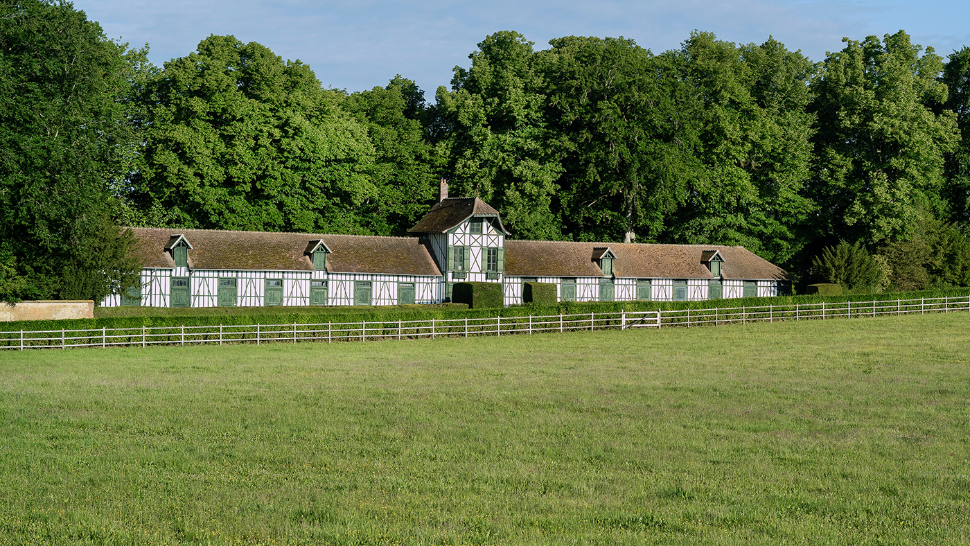 Stud-farm-22Fresnay-le-Buffard22-c-Engel-V%C3%B6lkers-Market-Center-Paris-10.jpeg