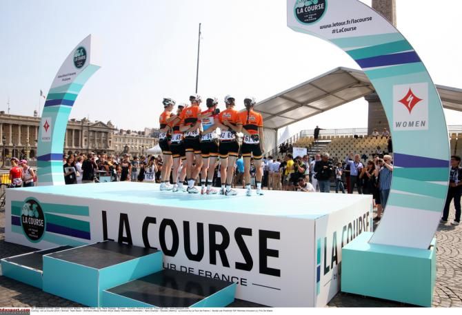 Boels-Dolmans presented to the photographers before the race