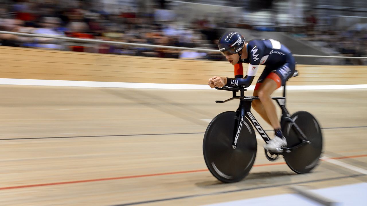 2014: Matthias Brandle rode his Scott Plasma 5 to beat Voigt's record, riding 51.852km