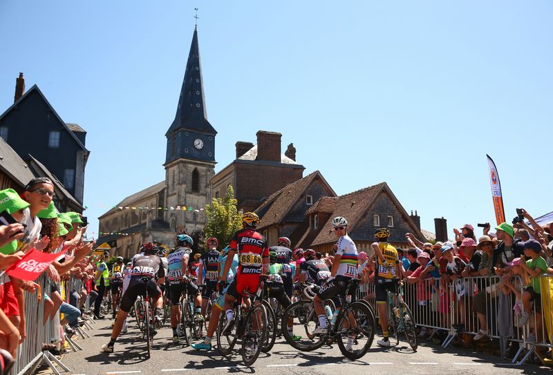 The back of the bunch on the start line