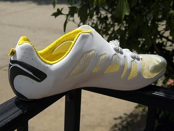 The Huez' Ergo Lite upper looks fragile but feels surprisingly sturdy.