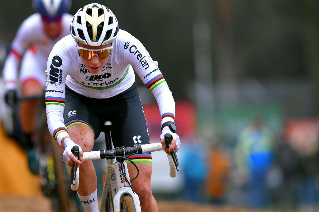 World Champion Sanne Cant racing elite women's Heusden-Zolder World Cup