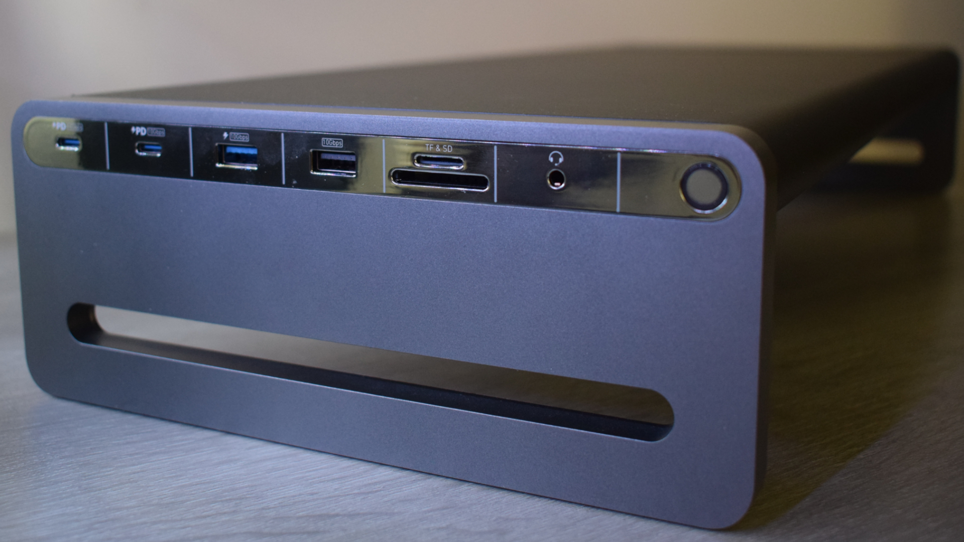 Anker 675 USB-C Docking Station ports