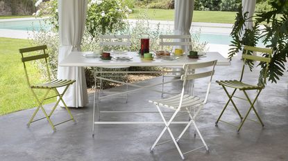 covered concrete patio with an outdoor dining area