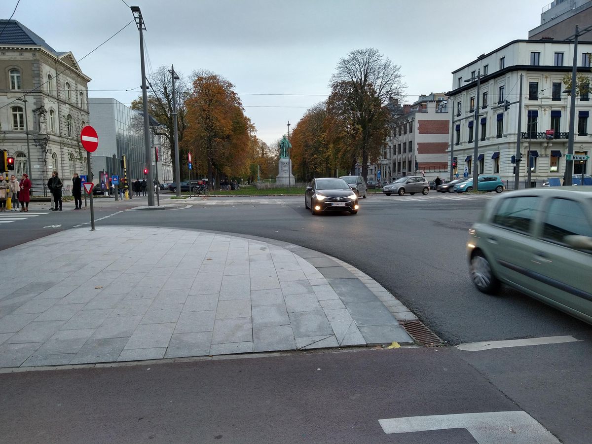 Door wat de spelen met de helderheid en de focus ziet de lucht er meteen natuurlijker uit.