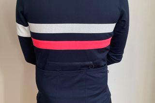 Image shows the back pockets of the Rapha Brevet Long Sleeve Jersey.