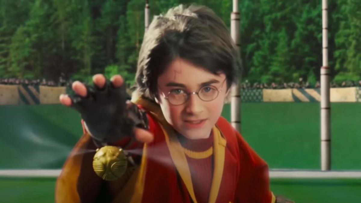 Harry Potter catching the Golden Snitch in Sorcerer&#039;s Stone