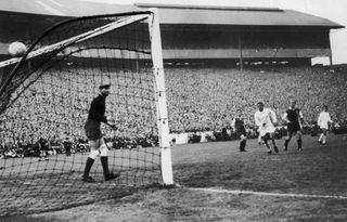 Ferenc Puskas scores Real Madrid's sixth goal in Los Blancos' 7-3 demolition of Eintracht Frankfurt in the 1960 Europea Cup final.