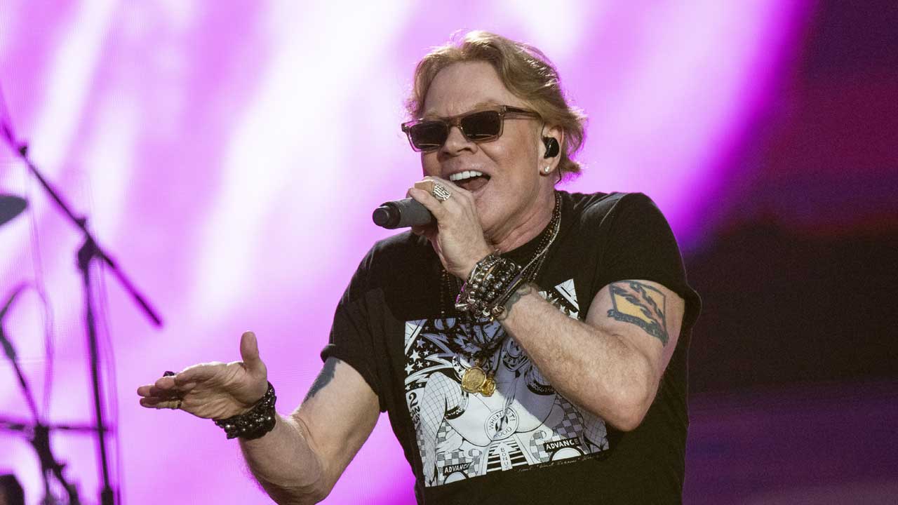 Guns N' Roses at Glastonbury review – a riotous trip into rock paradise, Guns  N' Roses