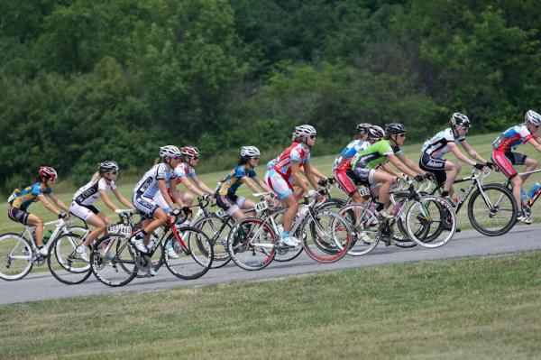 The women roll out to the start line.