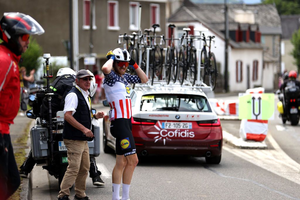 LARUNS FRANCE JULY 05 Quinn Simmons of The United States and Team LidlTrek waiting the team car during the stage five of the 110th Tour de France 2023 a 1627km stage from Pau to Laruns UCIWT on July 05 2023 in Laruns France Photo by Michael SteeleGetty Images