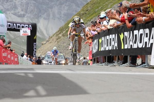 Judith Arndt (HTC - Columbia Women) sprinted all the way to the line, limiting her loss to Mara Abbott (United States) on general classification.