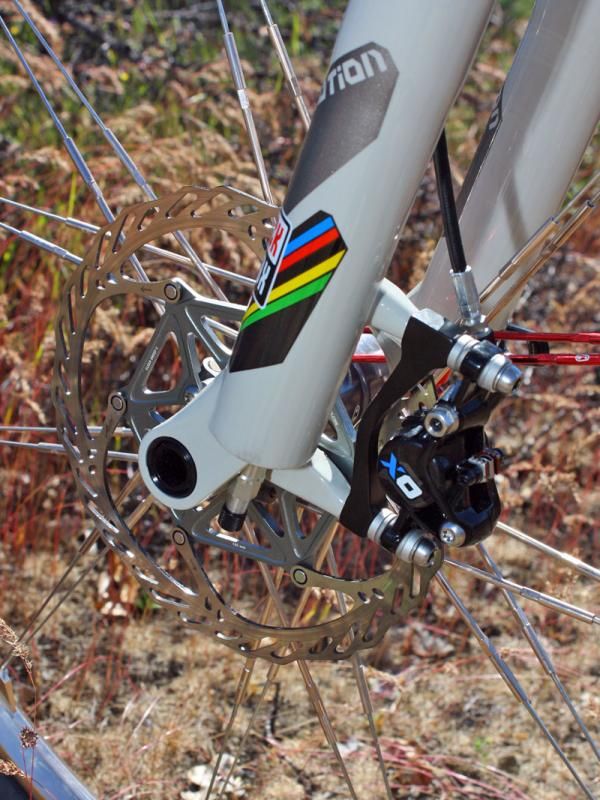 The Avid X0 front brake is paired with a 185mm-diameter XX rotor.