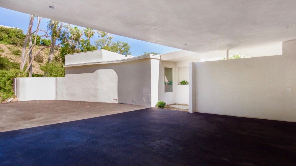 Remarkable modernist houses for sale in Los Angeles Wallpaper