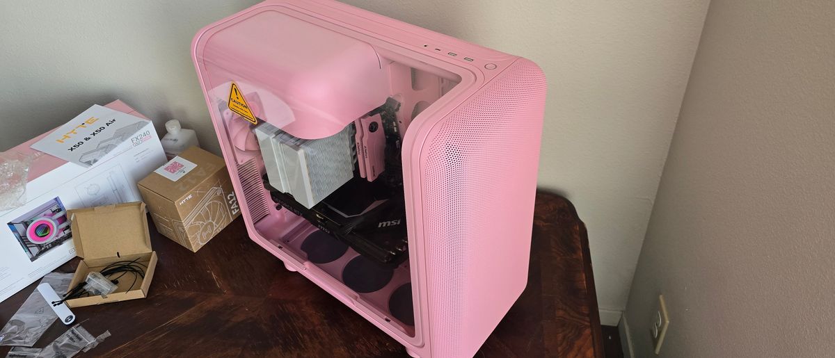 Hyte X50 Case Review: rounded, colorful style meets excellent build quality