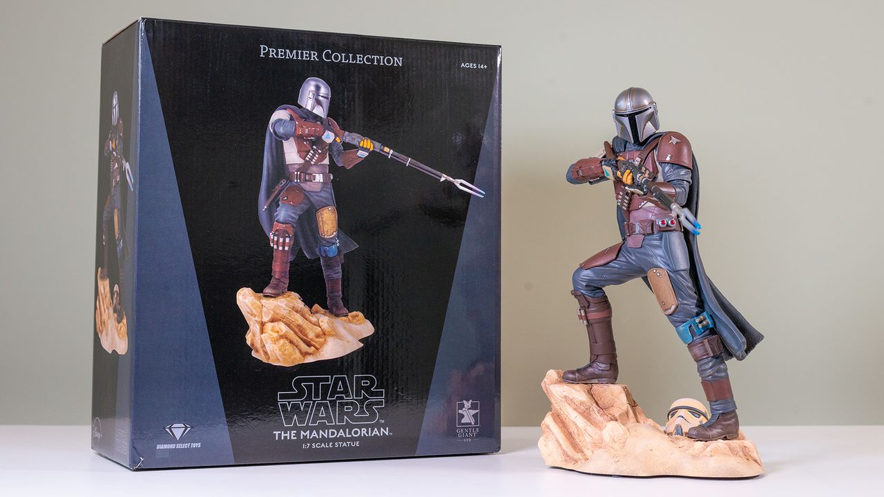 The Gentle Giant Mandalorian 1:7 scale statue and box