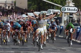 Mark Cavendish and Mark Renshaw celebrate on the Champs-Élysées