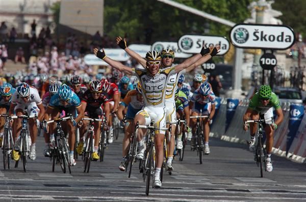 Mark Cavendish and Mark Renshaw celebrate on the Champs-&Eacute;lys&eacute;es