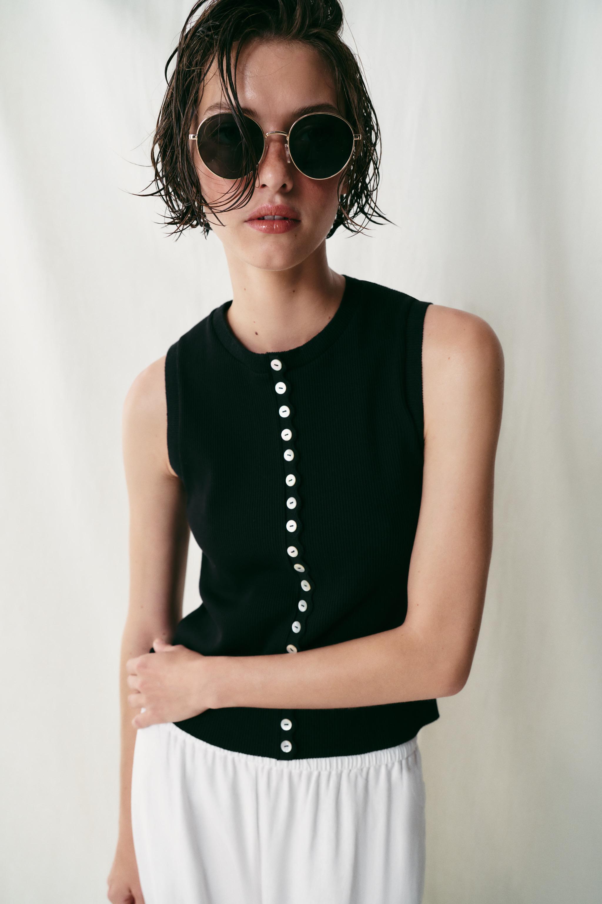 Buttoned Top - Black - S