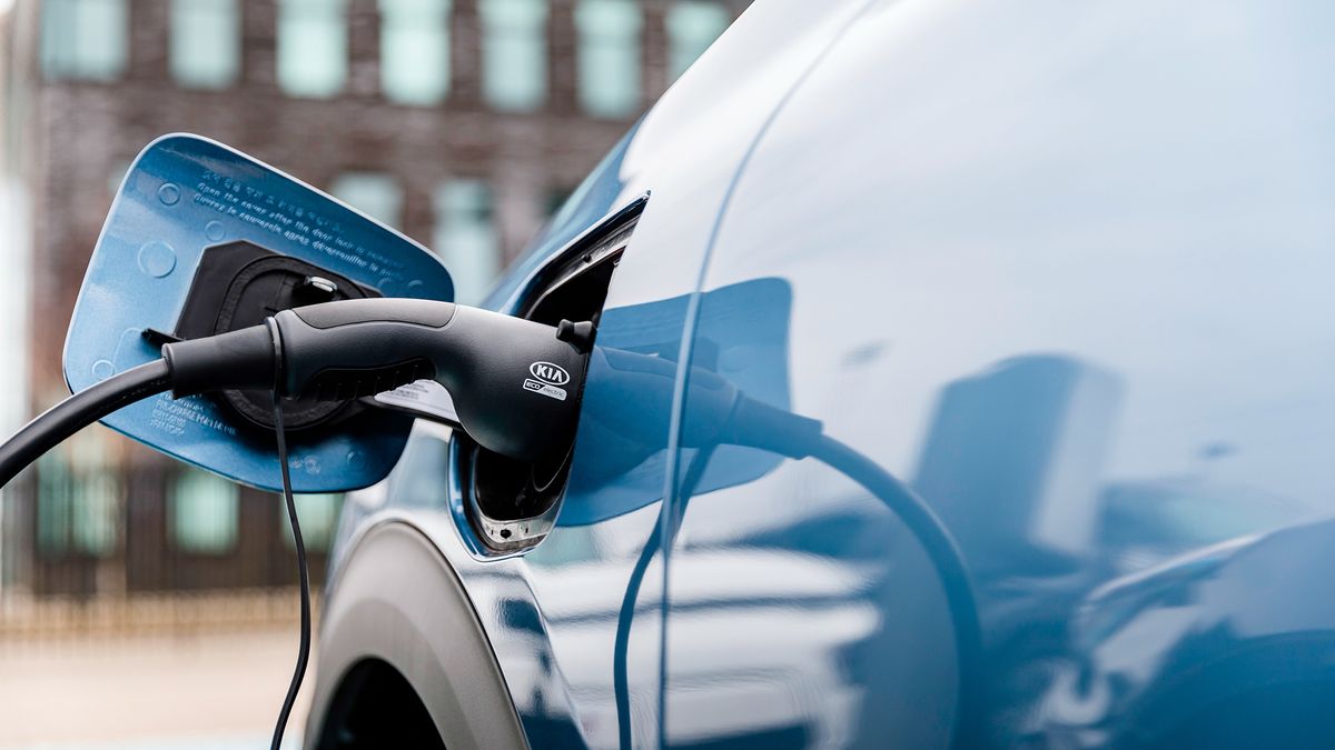 I'd buy a hybrid car rather than EV and here's why T3