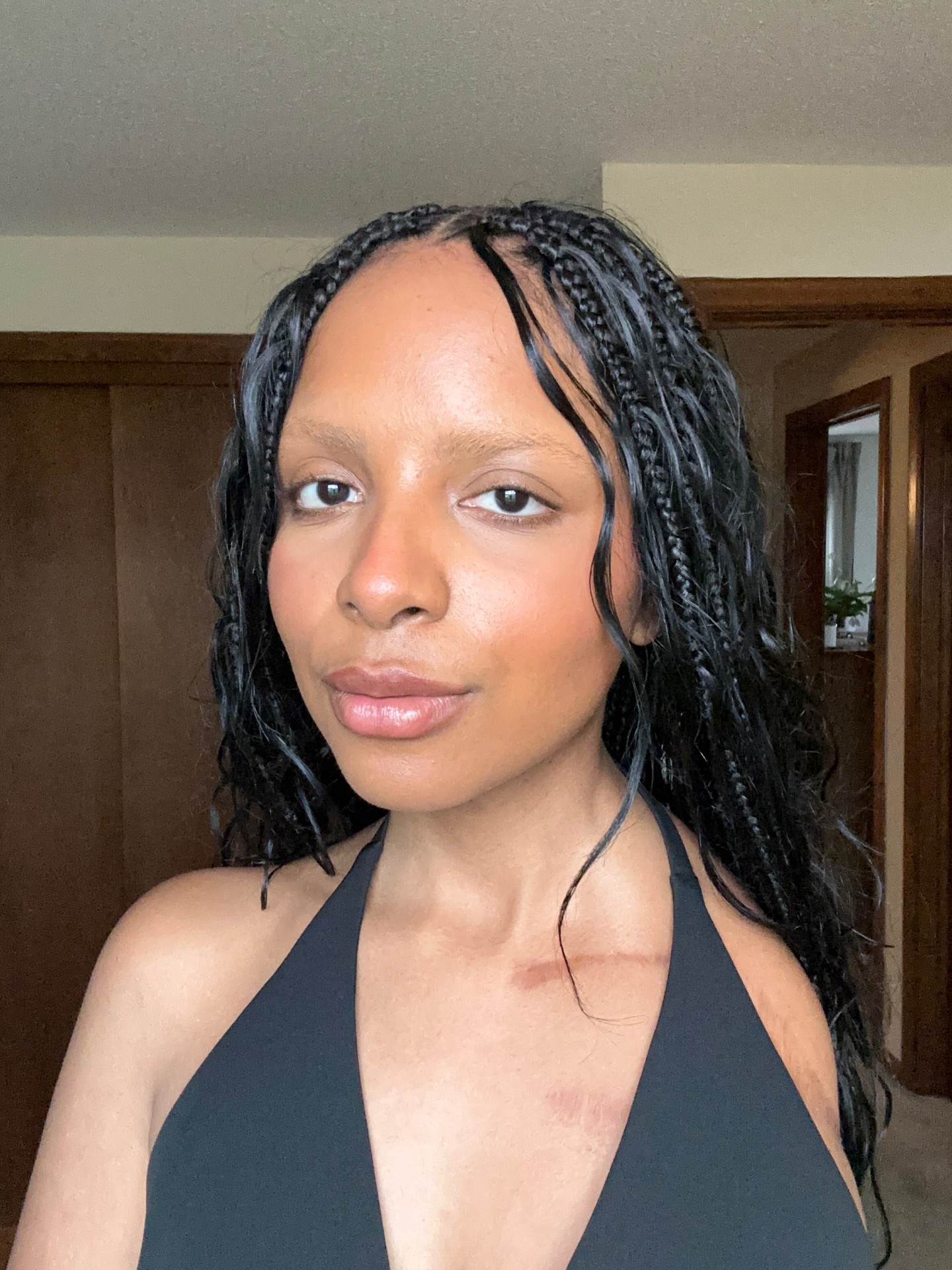 Selfie of Maya Moore, @onehandedoverdressed.