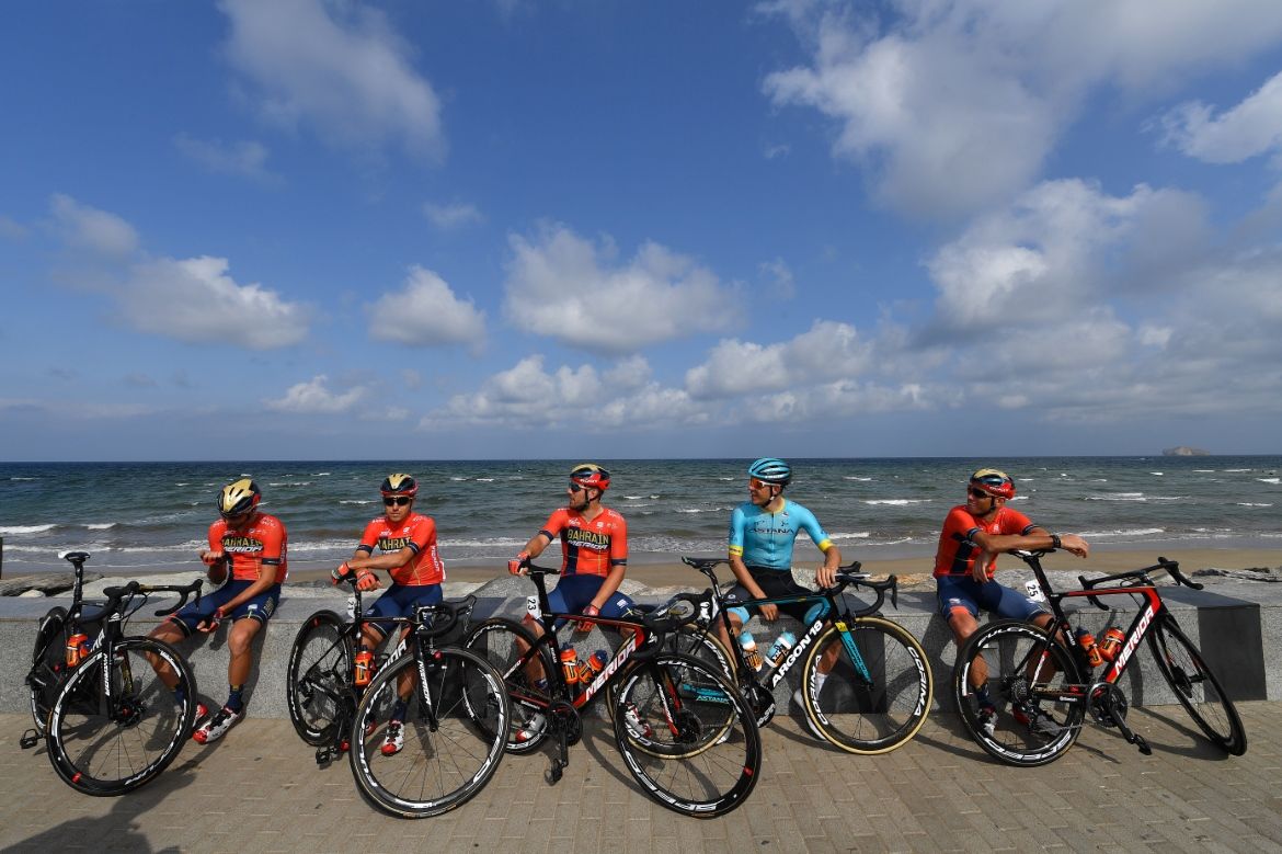 Waiting for the start by the beach