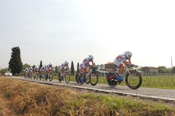 The Androni Giocattoli-Venezuela team suffered, finishing 20th